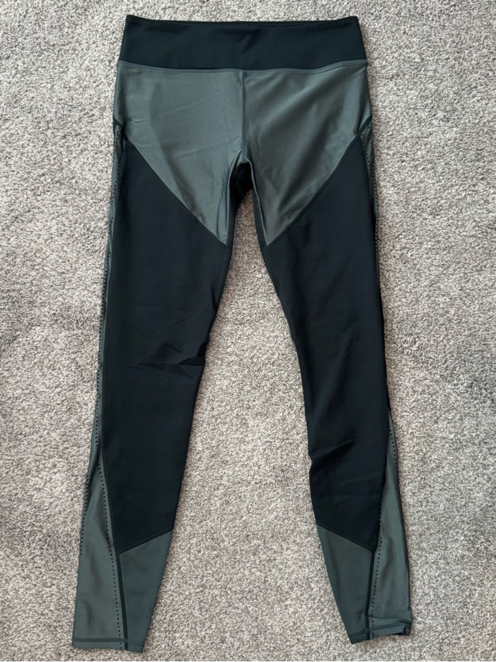 Fabletics Clarice Size M Evergreen Marsh Shimmer Colorblock 29x28 Leggings